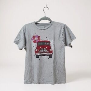 Bucees Gray Valentines Graphic T-Shirt Featuring Red Truck & Heart Balloons Shor